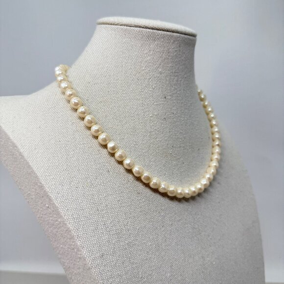 Vintage Imitation Pearl Necklace Classic Retro Old Money Coquette - Picture 2 of 7